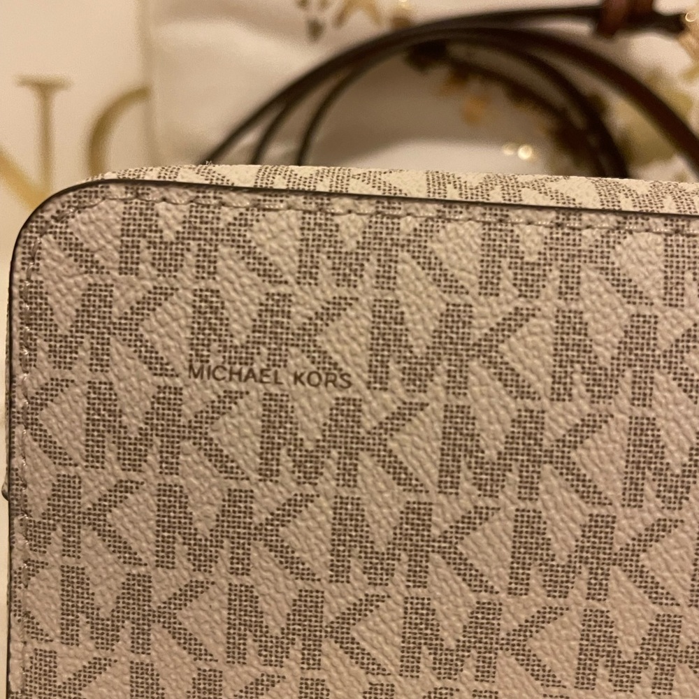 (PRICE IS FIRMED)NWT- MICHEAL KORS JET SET (Vanilla) TRAVEL CROSSBODY BAG - Picture 8 of 11